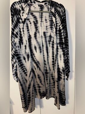 torrid Black & White Tie-Dye Knit Top